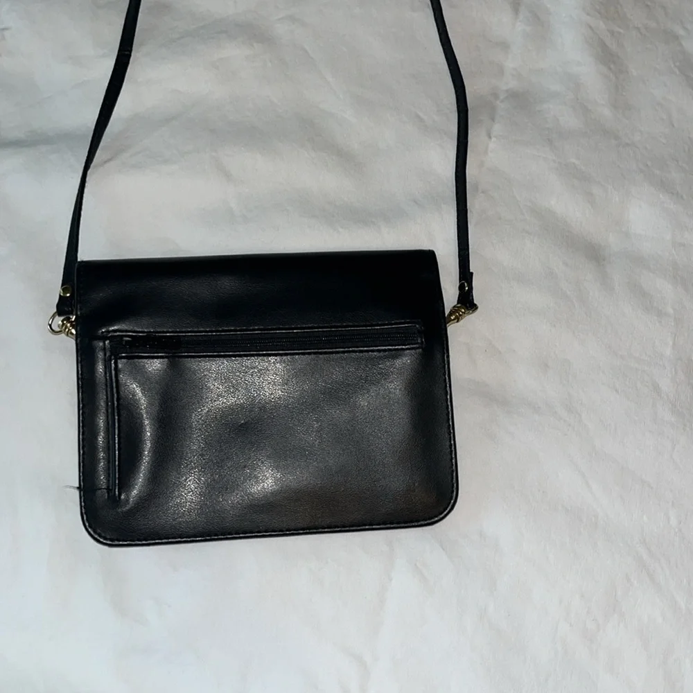 Buxton Black Crossbody Bag with Minimalist Design - Picture 2 of 5
